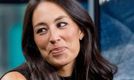 Le fils de Joanna Gaines a bien grandi ! Un adolescent se prépare pour un nouveau chapitre alors qu&rsquo;il apparaît dans une rare vidéo personnelle