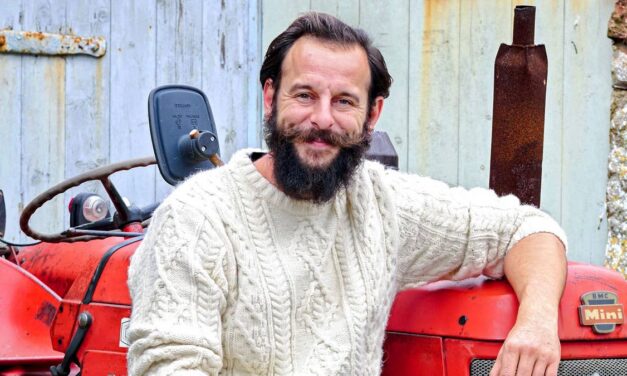 La vie privée de la star de The Repair Shop, Dominic Chinea, avec sa femme Maria, rarement vue