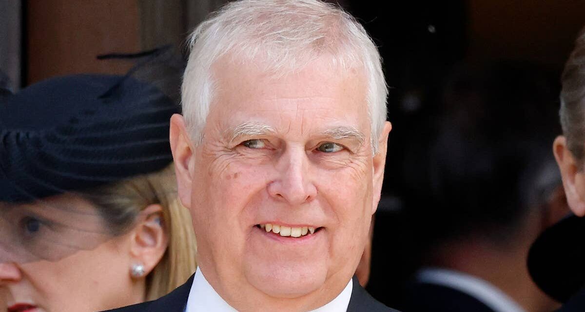 L&rsquo;étrange habitude de boire de l&rsquo;eau d&rsquo;Andrew Mountbatten-Windsor qui a inquiété la défunte reine