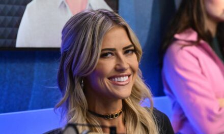 Christina Haack montre sa silhouette courbée dans un petit bikini aux côtés de son nouveau partenaire et ancien mari