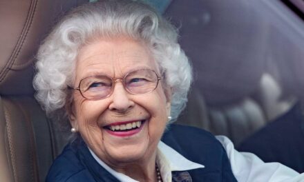 Le personnel de la reine Elizabeth, « modèle professionnel », craignait qu&rsquo;il ne « fasse tomber la monarchie »