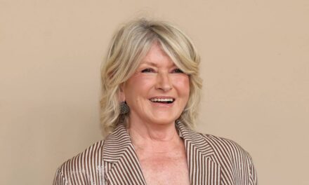 Martha Stewart, 84 ans, a l&rsquo;air incroyablement jeune sur une photo de voyage fraîche : « Pas une ride »