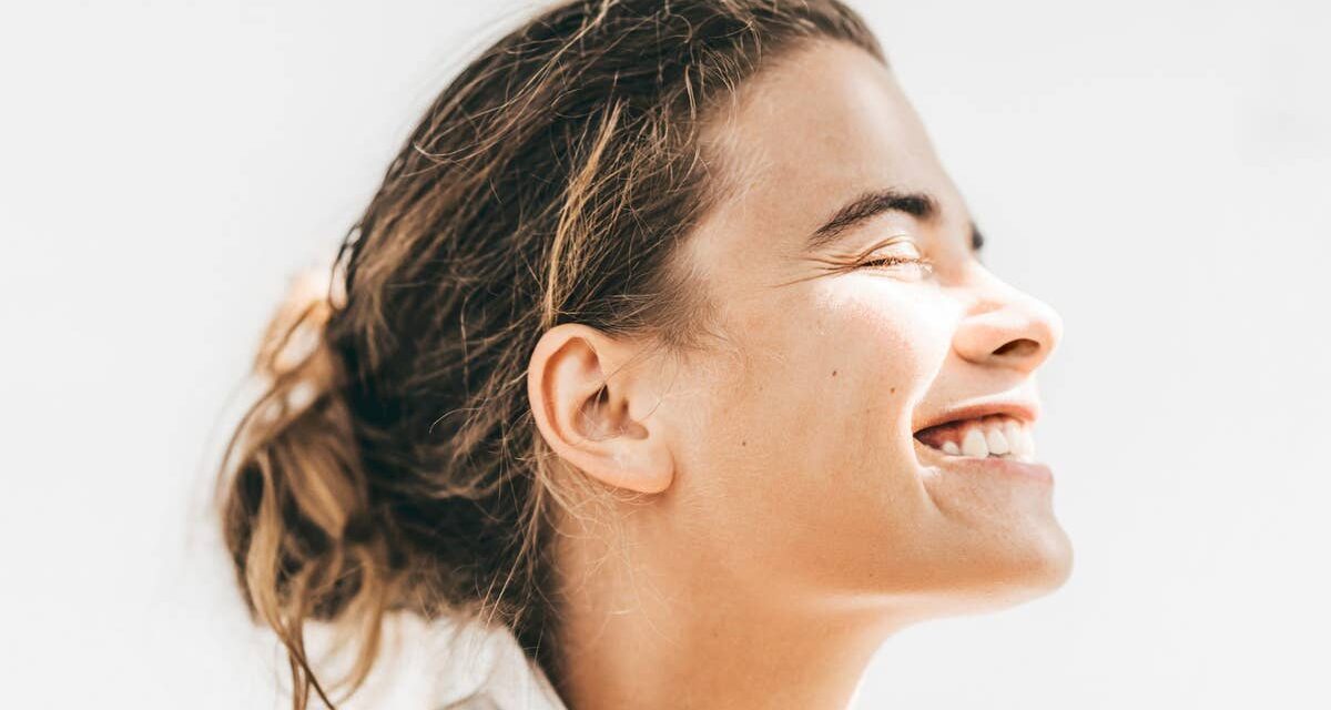 Les « soins du visage des oreilles » pourraient apporter un soulagement instantané des migraines en une seule séance