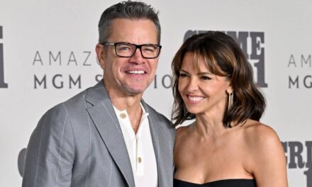 Luciana Barroso, l&rsquo;épouse de Matt Damon, vole la vedette dans une robe moulante lors d&rsquo;une soirée émouvante