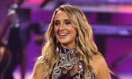 Lainey Wilson fait tourner les têtes avec un nouveau look audacieux après une confession émotionnelle