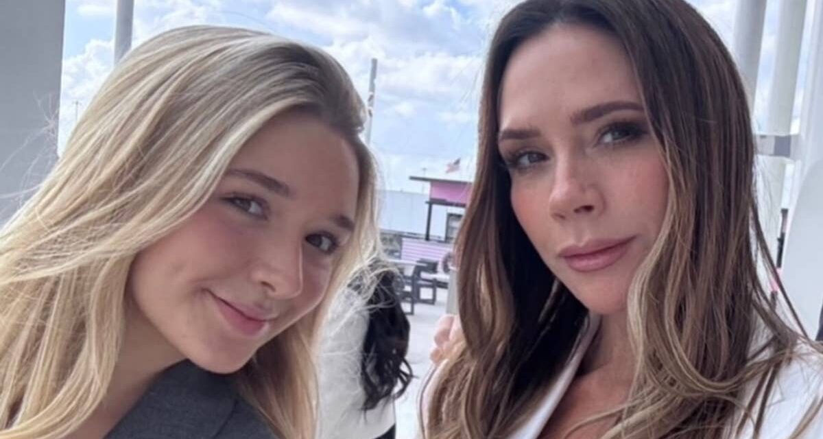 Harper Beckham, 14 ans, vole le look signature de maman Victoria à Miami