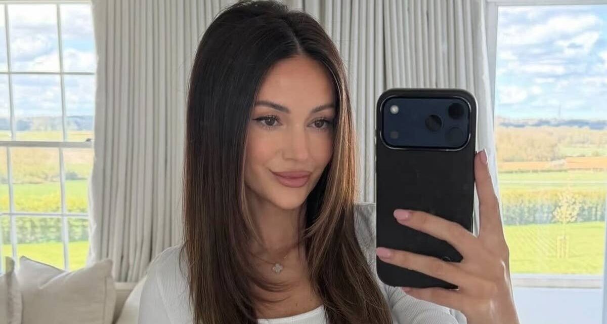 Palma, 1 an, la fille de Michelle Keegan, ressemble à une jeune royale en tenue vintage