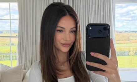 Palma, 1 an, la fille de Michelle Keegan, ressemble à une jeune royale en tenue vintage