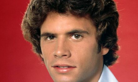 Lorenzo Lamas confirme sa romance avec Heather Locklear alors que les fans disent la même chose