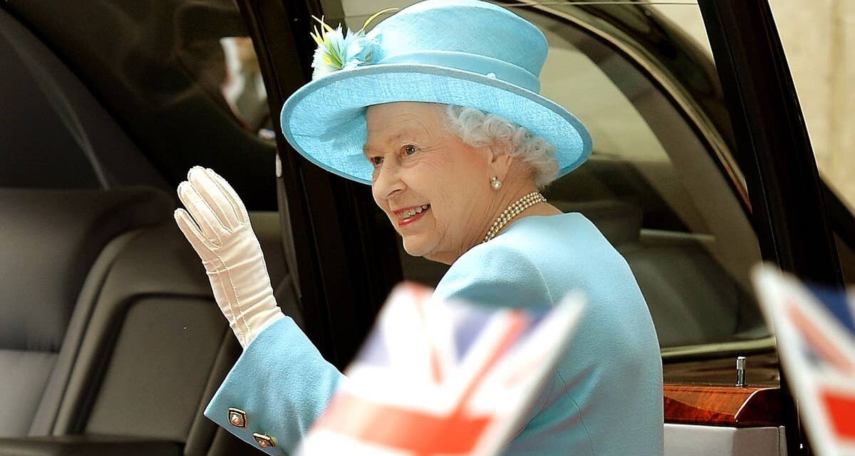 Royal LIVE : les trésors invisibles de la défunte reine Elizabeth sont exposés et bien plus encore