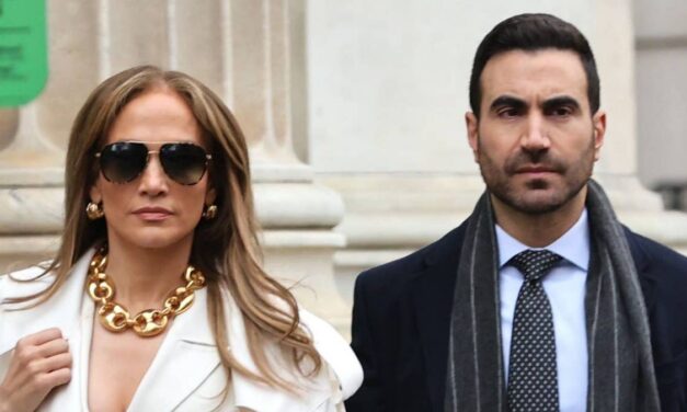 La comédie romantique « torride » interdite de Jennifer Lopez, Office Romance, a rendu les téléspectateurs de Netflix accros dès le premier regard