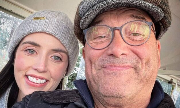 La star de MasterChef, Gregg Wallace, fait un rare aveu de mariage au milieu d&rsquo;un bouleversement familial majeur