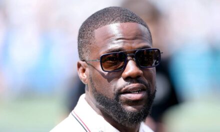 Kevin Hart laisse les fans faire une double prise alors qu&rsquo;il sort avec une imposante star du sport