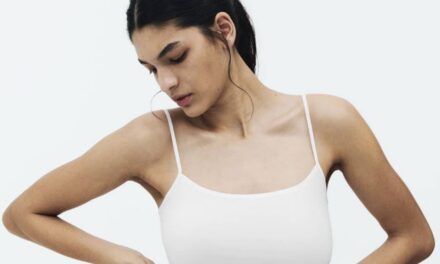 Les femmes de la quarantaine se précipitent toutes chez Marks & Spencer pour trouver la robe nuisette virale à porter sous leurs robes flottantes cet été
