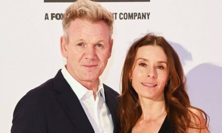 Le PDA jaillissant de Gordon Ramsay et de sa femme Tana alors que le couple fait allusion à un grand déménagement aux États-Unis