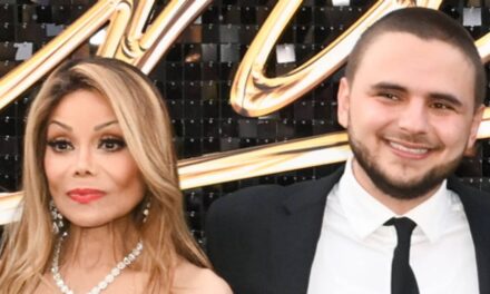 La Toya Jackson a l&rsquo;air incroyable alors qu&rsquo;elle rejoint son neveu Prince à l&rsquo;avant-première de Michael.
