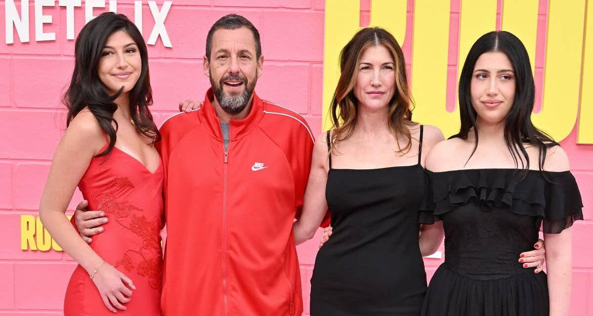 La fille d&rsquo;Adam Sandler éclipse ses parents célèbres sur des photos alors qu&rsquo;ils soutiennent son grand changement de carrière