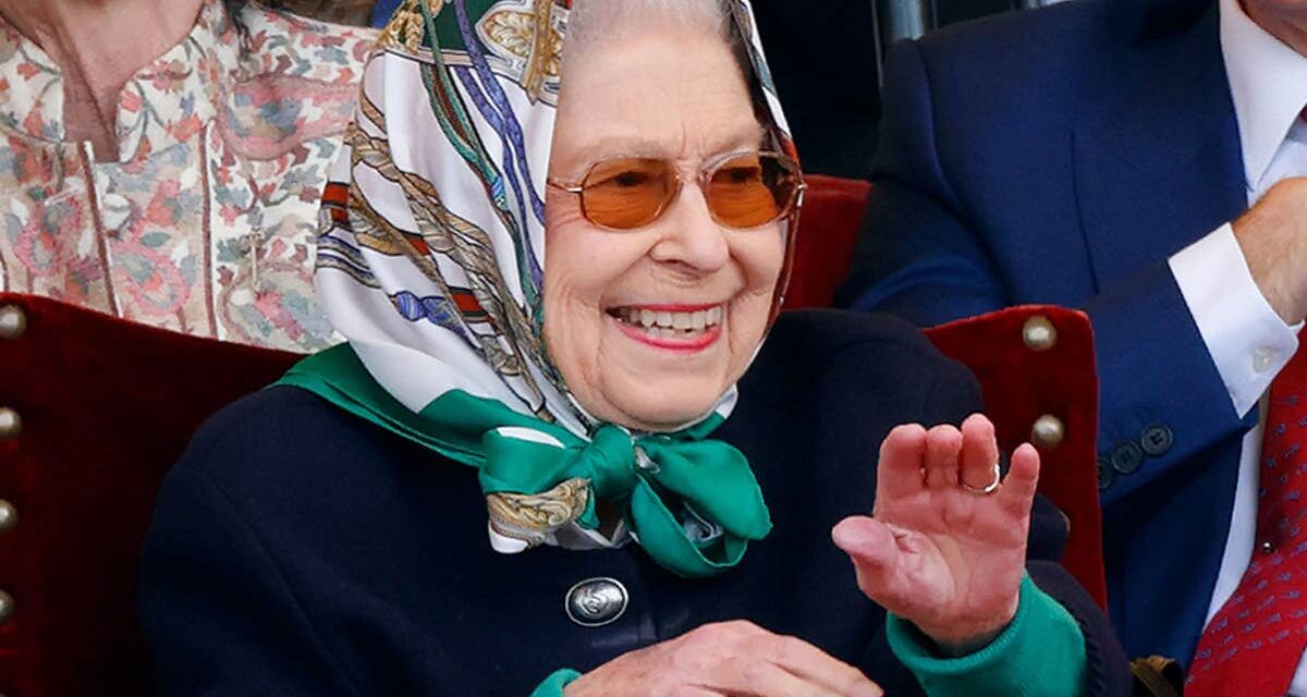 La routine matinale privée « disco » de la reine Elizabeth derrière les murs du palais