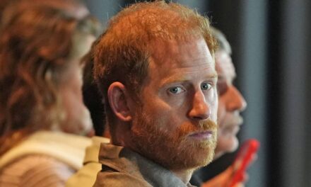 Le prince Harry dit qu&rsquo;il « ne pointe pas du doigt » le roi Charles dans de rares commentaires lors de sa visite en Australie