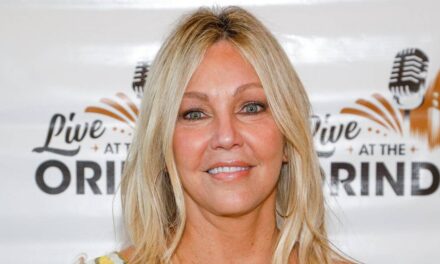 Heather Locklear se rapproche de son petit ami star de la télévision après que sa romance soit devenue publique