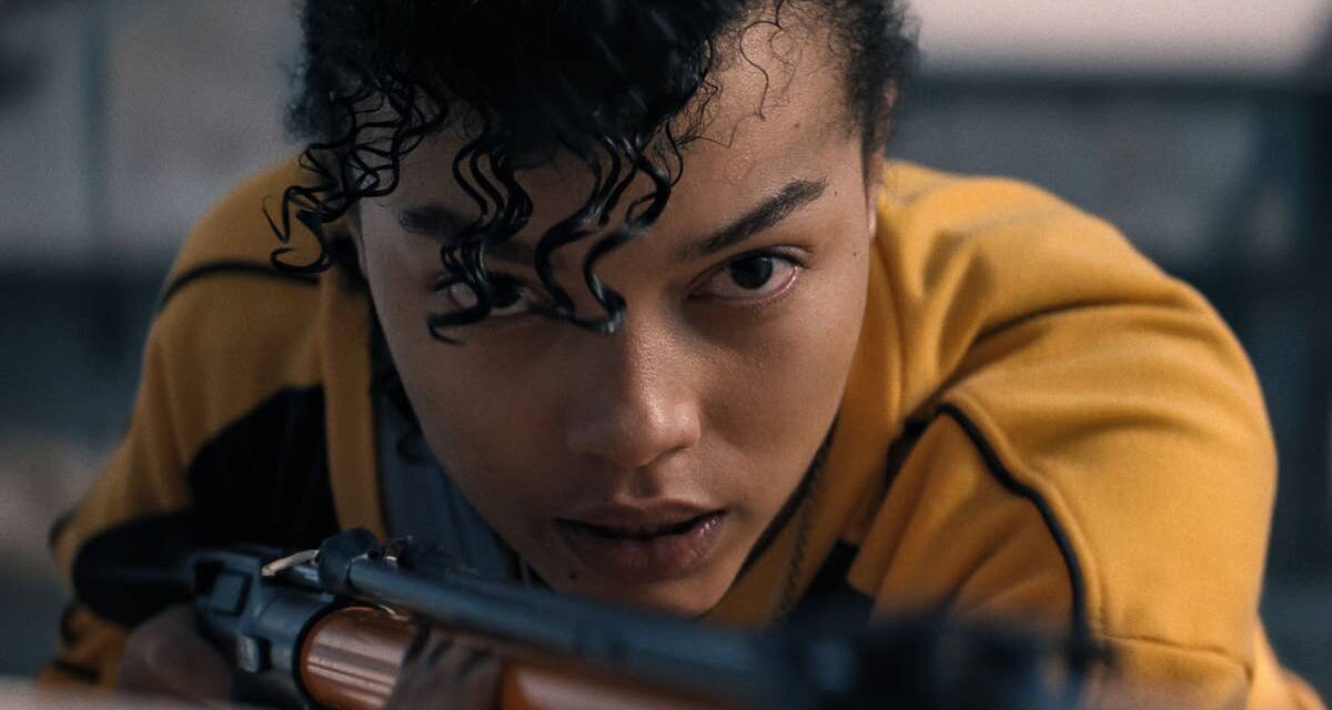 Les téléspectateurs de Netflix sont devenus accros au thriller « phénoménal » sur les requins Thrash alors qu&rsquo;il prend d&rsquo;assaut les charts