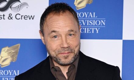 Stephen Graham montre son talent caché dans une vidéo rare avec son fils sosie – et les fans sont en colère