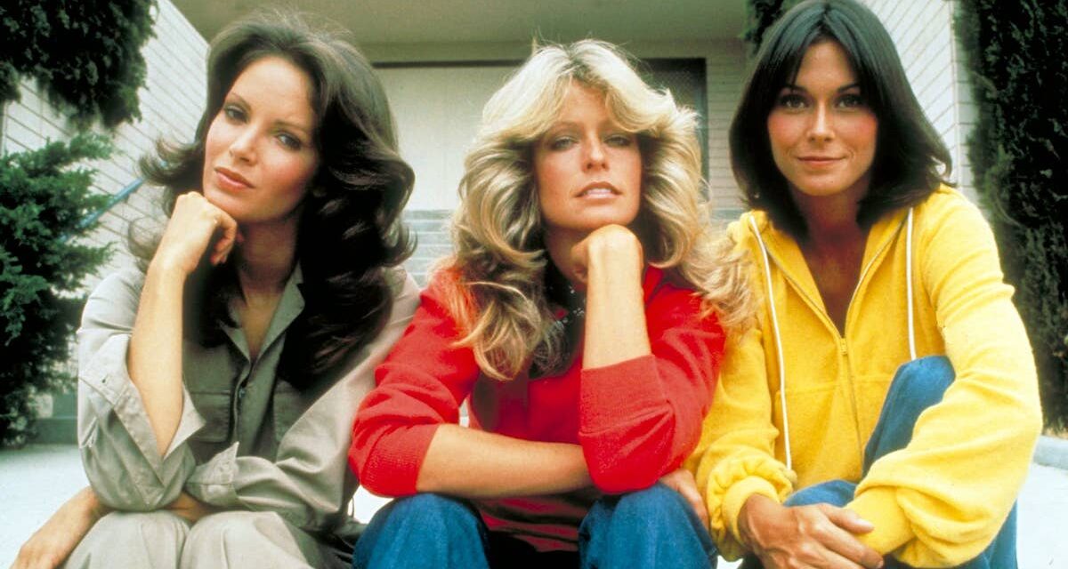 Les stars de Charlie&rsquo;s Angels révèlent enfin une réaction honnête au départ de Farrah Fawcett 50 ans plus tard