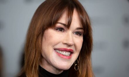 Molly Ringwald partage de nouvelles photos de sa superbe fille de 22 ans : « Je ne peux pas croire que j&rsquo;ai fait ça ! »