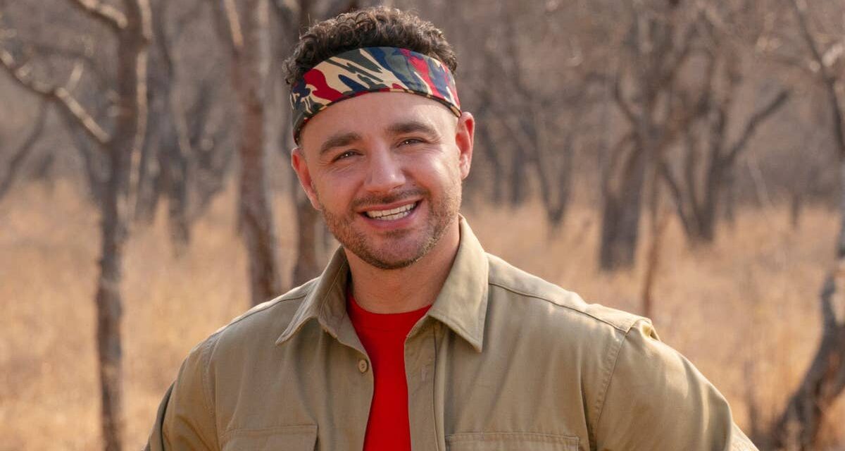 Rencontrez les frères sosies d&rsquo;Adam Thomas qui sont tout aussi célèbres que lui