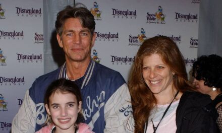 Le père d&rsquo;Emma Roberts, Eric, se décrit comme un « accident de voiture » à la naissance de la jeune femme alors qu&rsquo;il aborde une relation « compliquée »