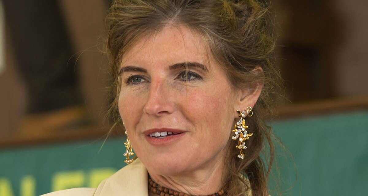 Amanda Owen étonne les fans alors qu&rsquo;elle est jumelle avec sa fille sosie Edith