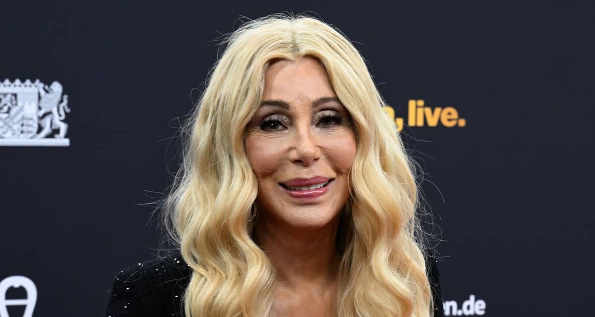 Cher est « sans voix » alors qu&rsquo;elle découvre sa petite-fille adolescente secrète lors d&rsquo;un appel téléphonique émotionnel