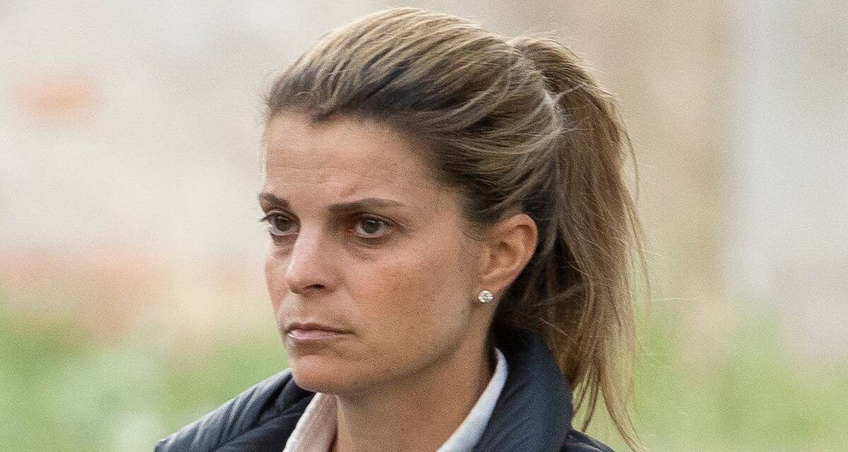 Athina Onassis semble méconnaissable sur de nouvelles photos alors qu&rsquo;elle réapparaît pour une rare apparition au défilé de mode