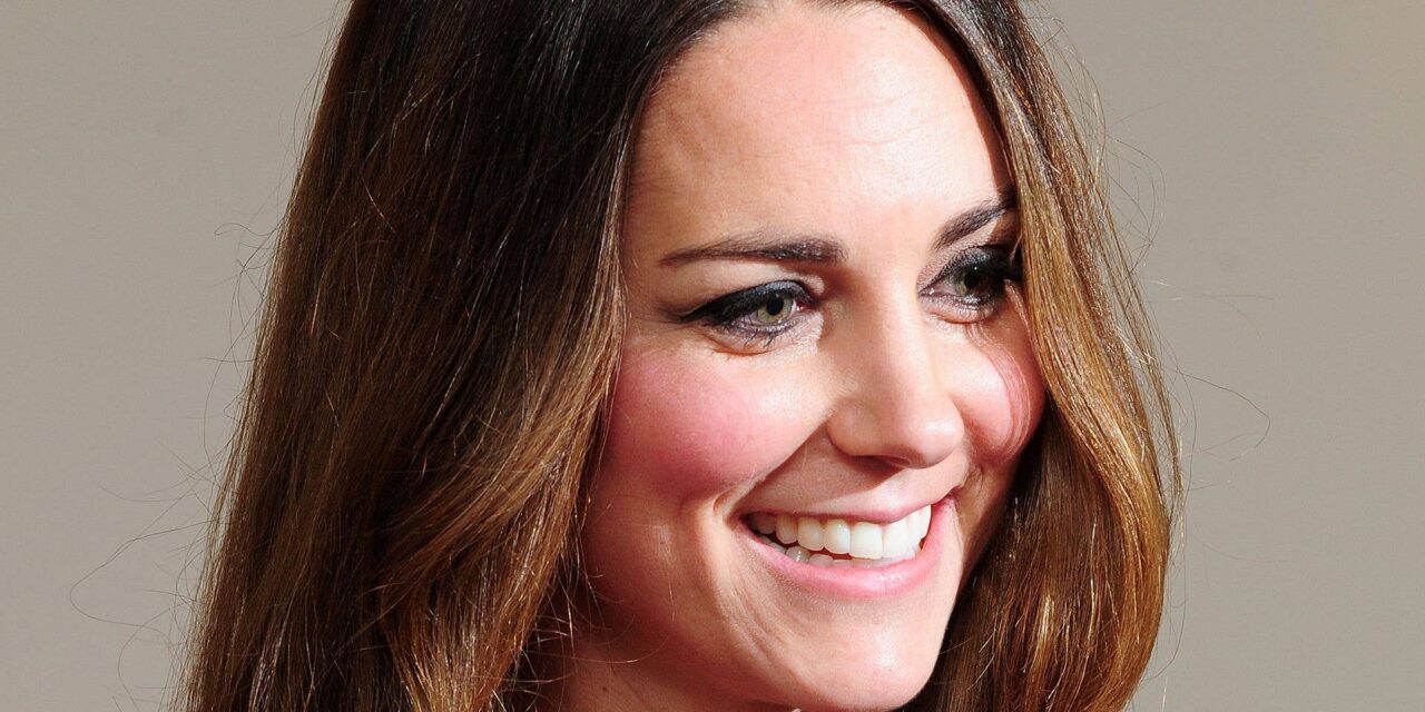 La robe de soirée plongeante oubliée depuis longtemps de Kate Middleton qui a prouvé que ce mythe royal était faux