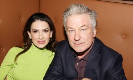La fille d&rsquo;Alec Baldwin, 12 ans, le laisse bouche bée suite à un commentaire sur l&rsquo;écart d&rsquo;âge de 26 ans avec sa femme Hilaria