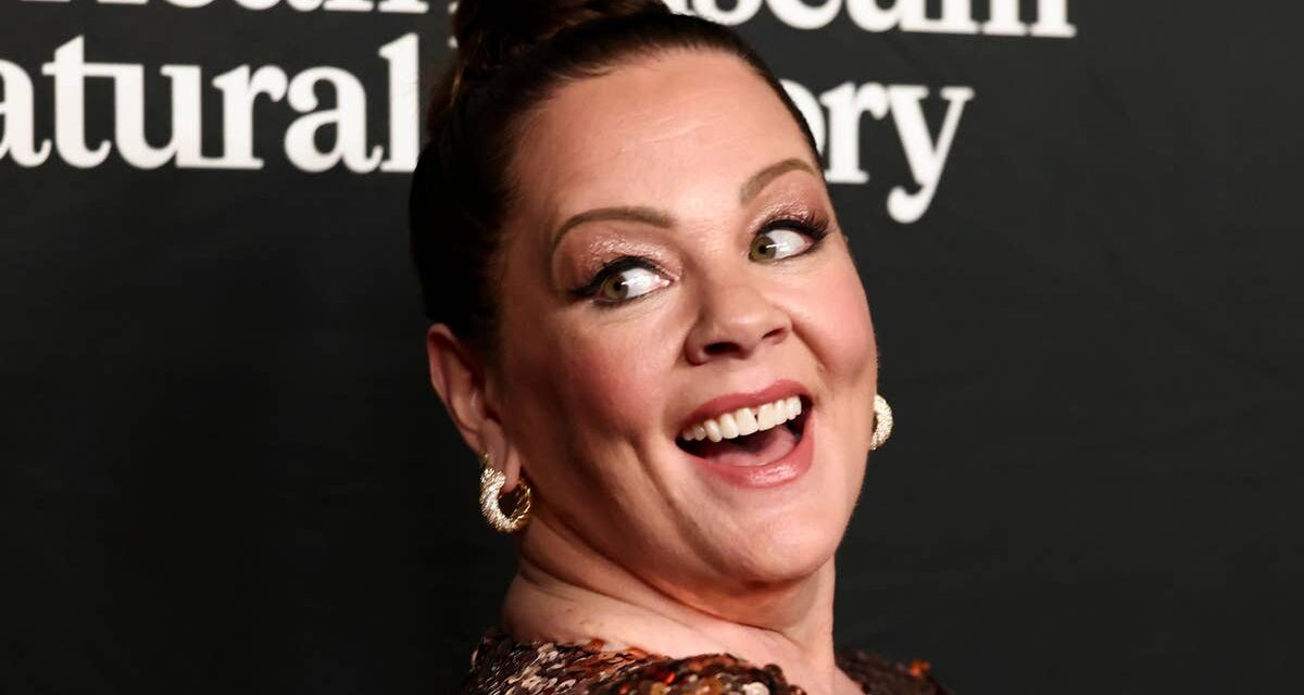 Melissa McCarthy montre une silhouette incroyable dans une combinaison moulante alors que les fans n&rsquo;arrivent pas à croire sa transformation