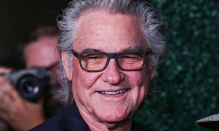 Kurt Russell révèle la carrière surprenante de son fils Boston, rarement vu, après avoir évité le show business