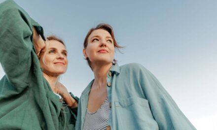 Vous détestez les bavardages ? La psychologie dit que vous n&rsquo;êtes pas simplement antisocial