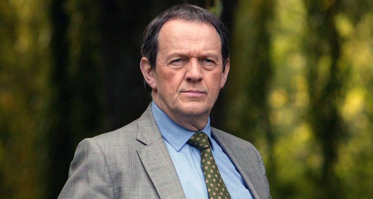 La célèbre épouse de la star de Lewis, Kevin Whately, révélée