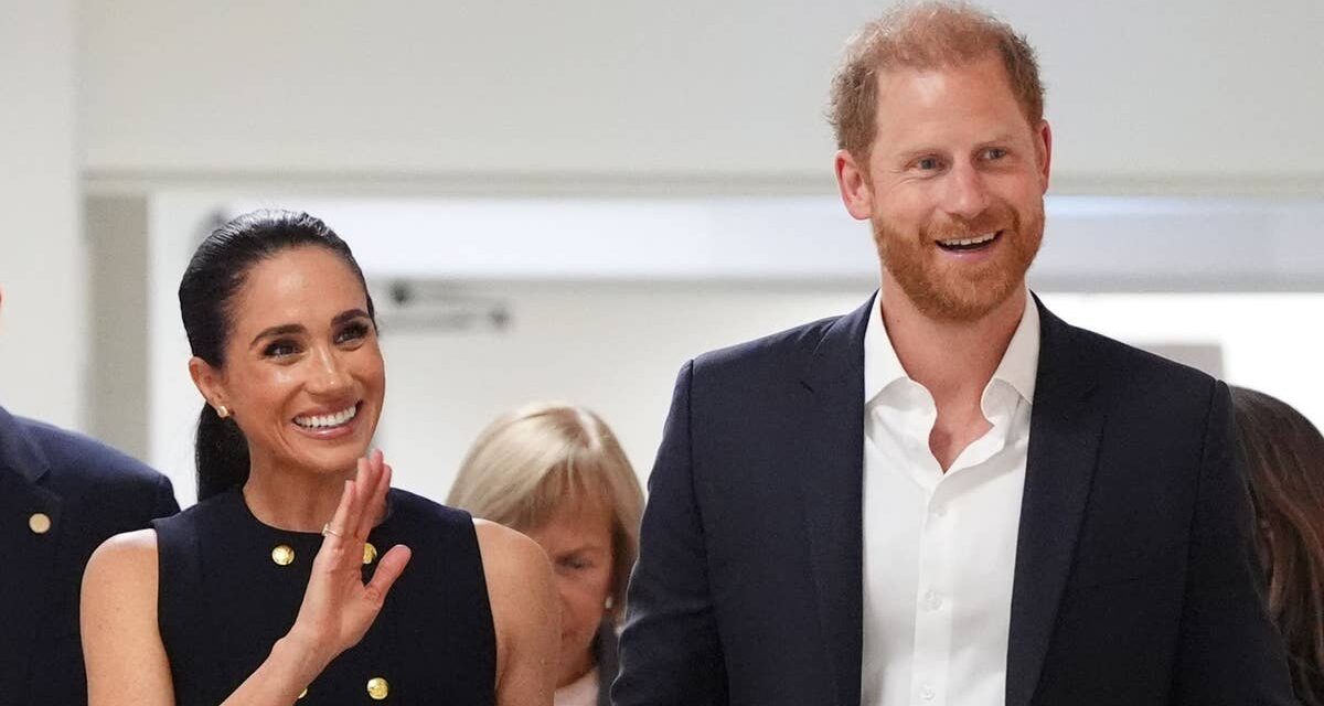 Le prince Harry et Meghan Markle accueillent les spectateurs à l&rsquo;hôpital pour enfants lors du premier jour de leur tournée en Australie