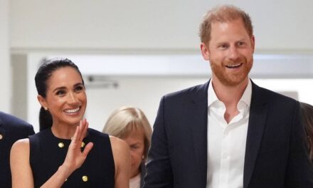 Le prince Harry et Meghan Markle accueillent les spectateurs à l&rsquo;hôpital pour enfants lors du premier jour de leur tournée en Australie