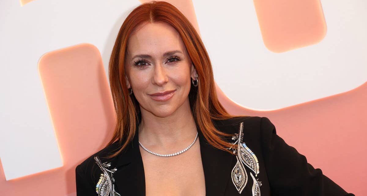 Jennifer Love Hewitt appartient à Baywatch après une transformation digne d&rsquo;une plage