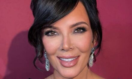 Kris Jenner brise le silence sur les informations selon lesquelles son lifting de 300 000 $ « glisse »