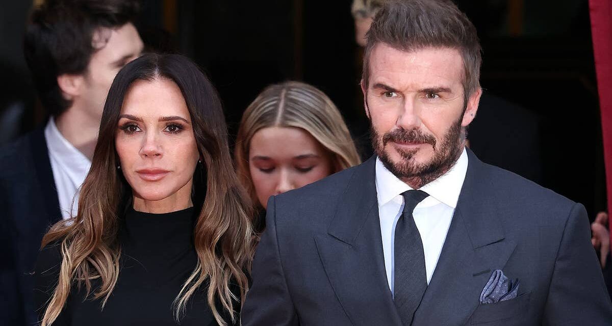 Victoria Beckham, 51 ans, prend un bain de soleil en maillot de bain étriqué aux côtés de son mari torse nu, David