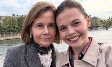 Lucia, la nièce de Nicole Kidman, a des fans qui font une double prise sur de nouvelles photos de vacances