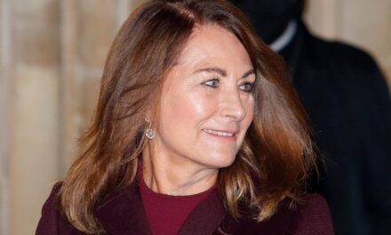 Carole Middleton portait la robe en velours de la reine Camilla – 14 ans plus tôt