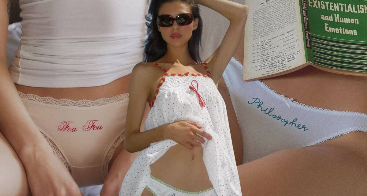 Avec l&rsquo;aimable autorisation de Nicola Peltz Beckham, les culottes à slogan figurent en tête de ma liste de souhaits en matière de lingerie.