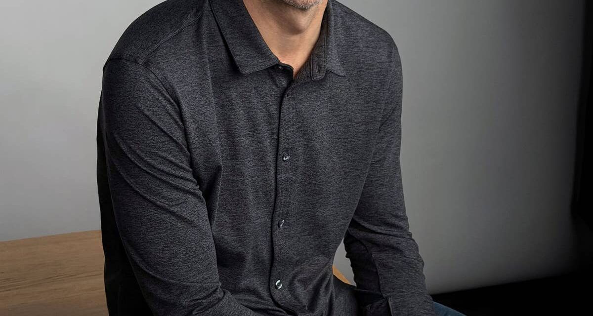 Tout sur le nouveau PDG d&rsquo;Apple, John Ternus : de la vie de famille très privée à la carrière de natation