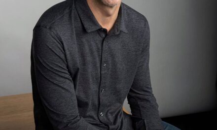 Tout sur le nouveau PDG d&rsquo;Apple, John Ternus : de la vie de famille très privée à la carrière de natation