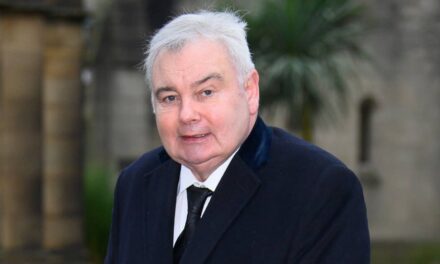 Eamonn Holmes « se rétablit à l&rsquo;hôpital » après un diagnostic de choc